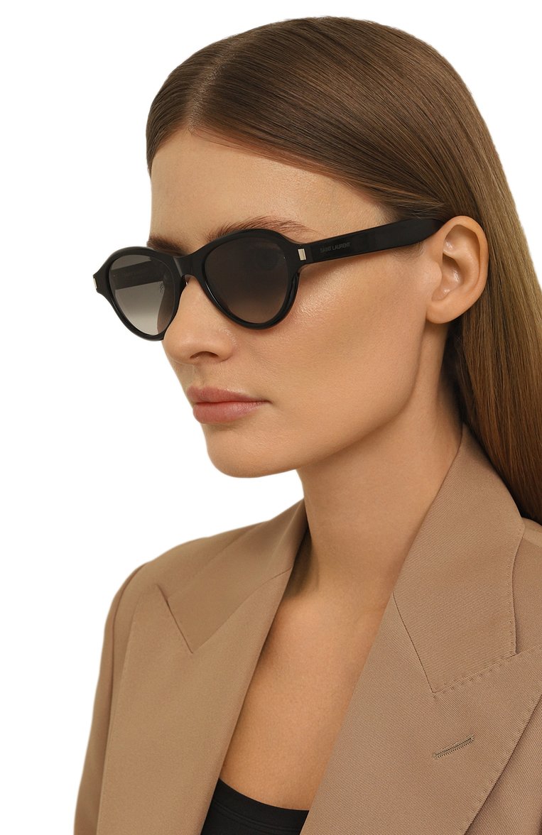 Женские солнцезащитные очки SAINT LAURENT черного цвета, арт. SL 520 SUNSET | Фото 2 (Тип очков: С/з; Материал: Пластик; Нос: Не проставлено; Региональные ограничения белый список (Axapta Mercury): Не проставлено; Оптика Гендер: оптика-женское; Очки форма: D-форма)