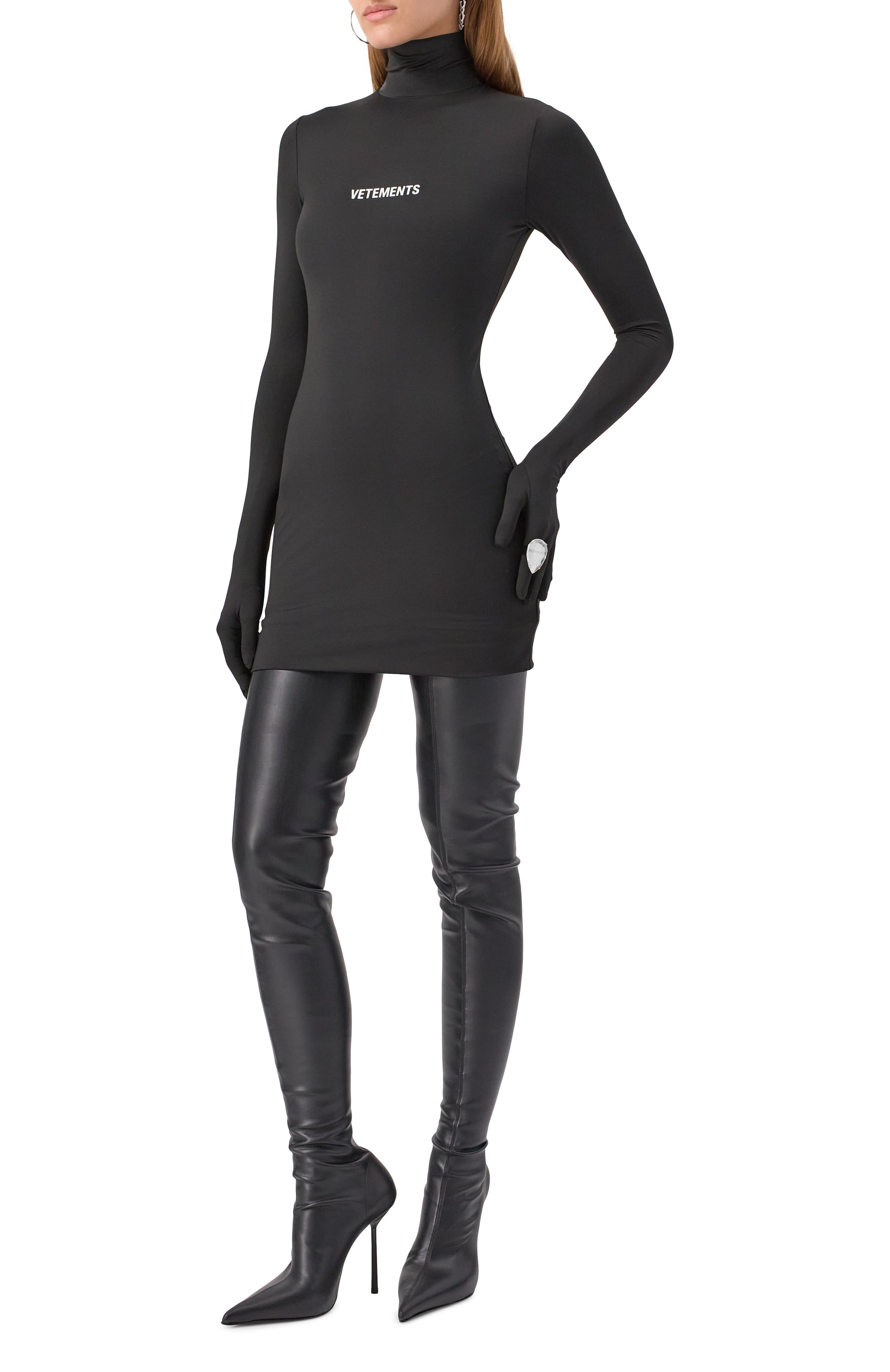 Платье VETEMENTS черного цвета по цене 109500 руб., арт. WE54DR300B/2750 LYCRA, фото 2 Платье VETEMENTS, арт. WE54DR300B/2750 LYCRA, фото 2