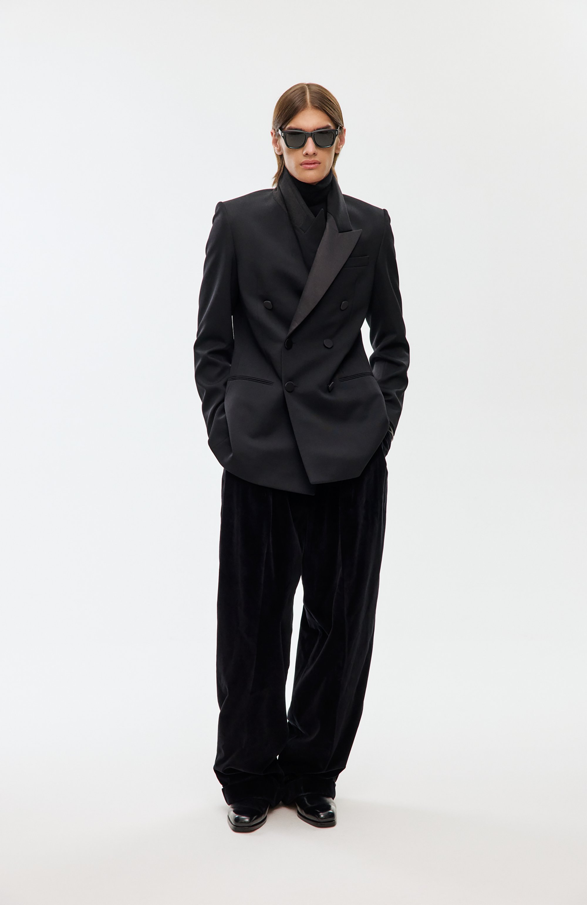 Шерстяной смокинг SAINT LAURENT черного цвета по цене 492500 руб., арт. 797220/Y7E63, фото 6 Шерстяной смокинг SAINT LAURENT, арт. 797220/Y7E63, фото 6