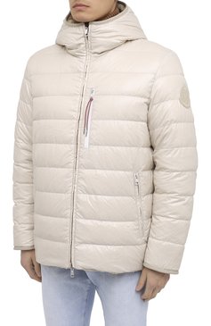 Мужс�кая двусторонний пуховик 2 moncler 1952 MONCLER GENIUS бежевого цвета, арт. F2-092-1B526-70-549SS | Фото 4 (Длина (верхняя одежда): Короткие; Материал внешний: Синтетический материал; Рукава: Длинные; Материал утеплителя: Пух и перо; Материал подклада: Синтетический материал; Мужское Кросс-КТ: Верхняя одежда, Пуховик-верхняя одежда, пуховик-короткий; Стили: Кэжуэл; Кросс-КТ: Пуховик, Куртка; Драгоценные камни: Проставлено; Материал сплава: Проставлено)