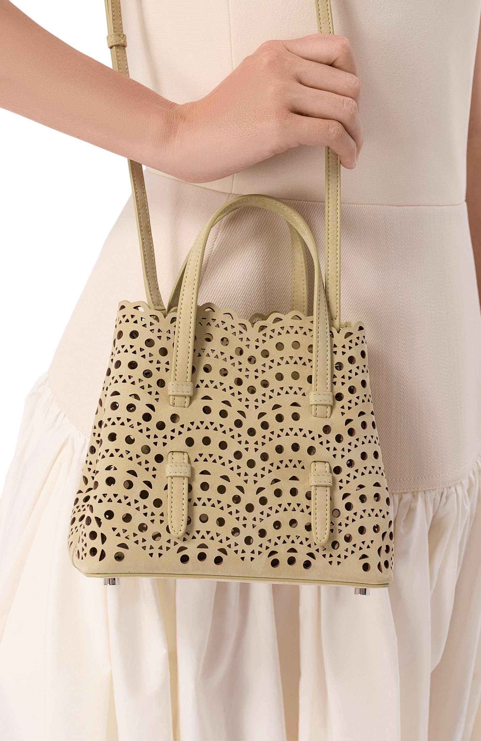 Сумка mina 20 ALAIA бежевого цвета по цене 299500 руб., арт. AA1S06720CA322, фото 2 Сумка mina 20 ALAIA, арт. AA1S06720CA322, фото 2