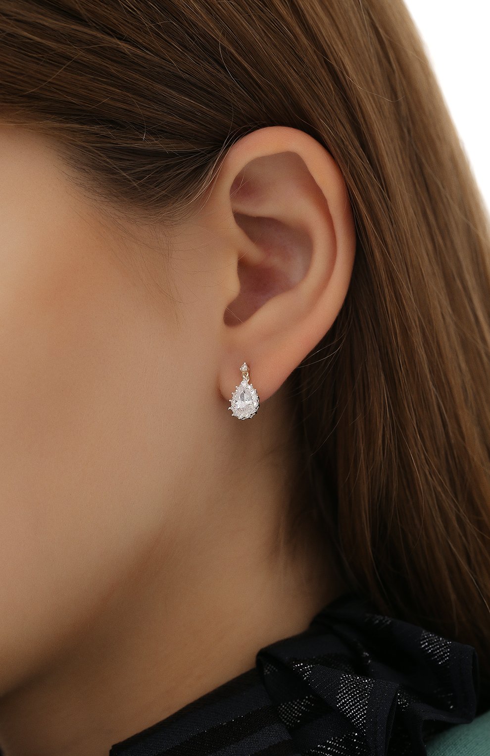 Серьги BOTTEGA VENETA серебряного цвета по цене 61850 руб., арт. 638896/VL919, фото 2 Серьги BOTTEGA VENETA, арт. 638896/VL919, фото 2