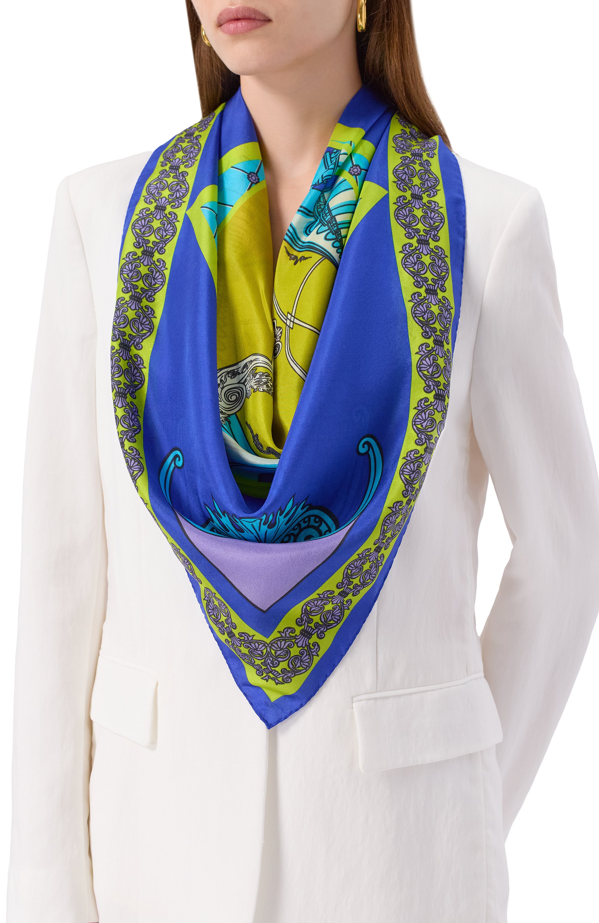 Шелковый платок неополитен GOURJI синего цвета по цене 15980 руб., арт. 91145237/41, фото 2 Шелковый платок неополитен GOURJI, арт. 91145237/41, фото 2