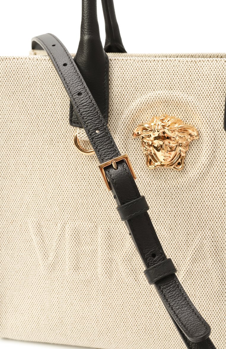 Женская сумка la medusa small VERSACE светло-бежевого цвета, арт. 1005861/1A03494 | Фото 3 (Размер: small; Автоматизация ТО: Проставлено; Ремень/цепочка: На ремешке; Автоматизация состава: Проставлено; Материал: Текстиль)