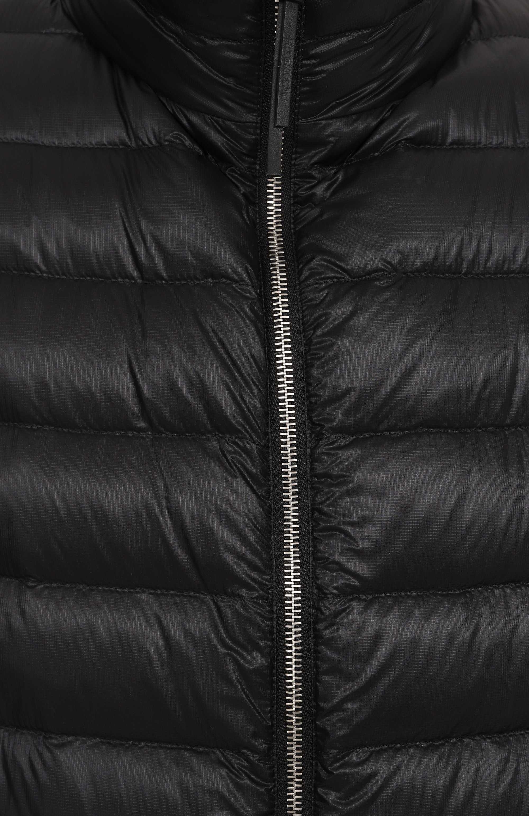 Пуховый жилет JIL SANDER черного цвета по цене 199500 руб., арт. J47AF0148-J70122, фото 5 Пуховый жилет JIL SANDER, арт. J47AF0148-J70122, фото 5