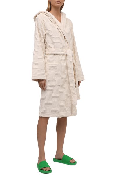 Хлопковый халат BOTTEGA VENETA молочного цвета по цене 59400 руб., арт. 656096/3V106, фото 2 Хлопковый халат BOTTEGA VENETA, арт. 656096/3V106, фото 2