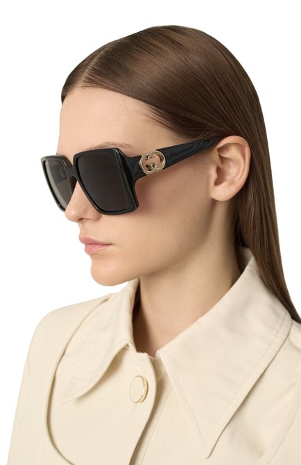 Женские солнцезащитные очки GUCCI черного цвета, арт. GG1692S 001 | Фото 2 (Региональные ограничения белый список (Axapta Mercury): Не проставлено; Тип очков: С/з; Нос: Не проставлено; Материал: Пластик; Очки форма: Квадратные; Оптика Гендер: оптика-женское)