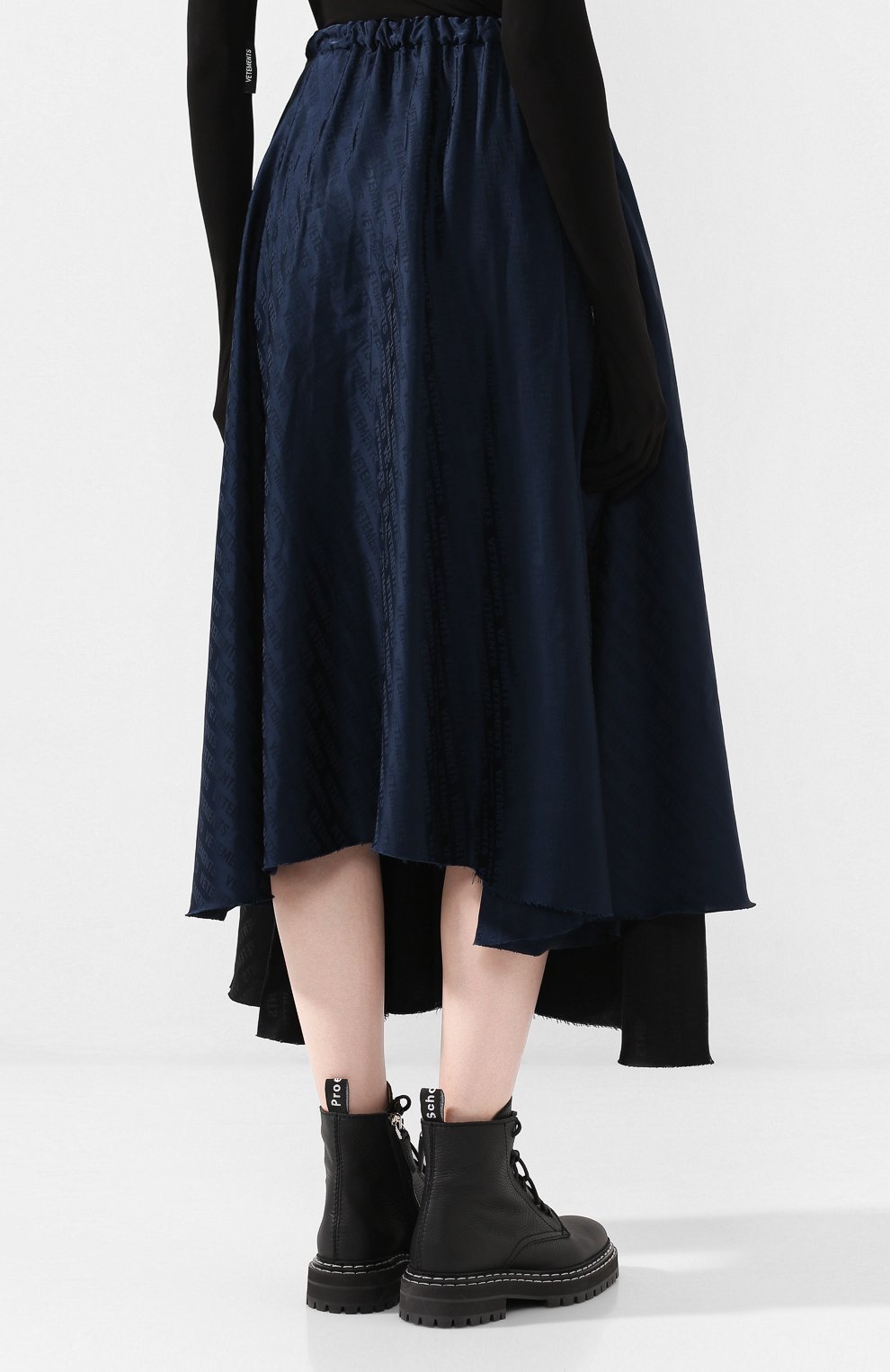 Юбка-миди VETEMENTS черного цвета по цене 117500 руб., арт. WAH20SK402, фото 4 Юбка-миди VETEMENTS, арт. WAH20SK402, фото 4