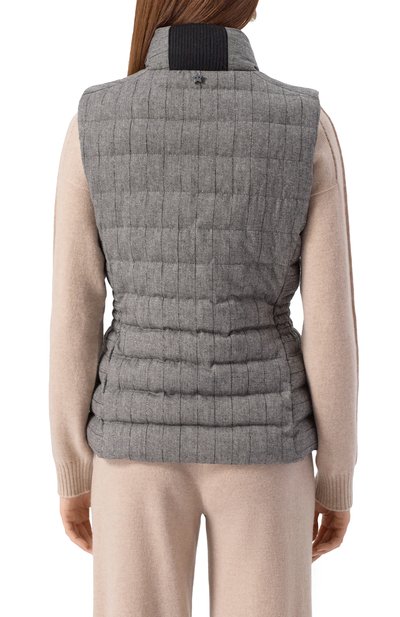 Утепленный жилет LORENA ANTONIAZZI серого цвета по цене 114500 руб., арт. PI30A/5073, фото 4 Утепленный жилет LORENA ANTONIAZZI, арт. PI30A/5073, фото 4