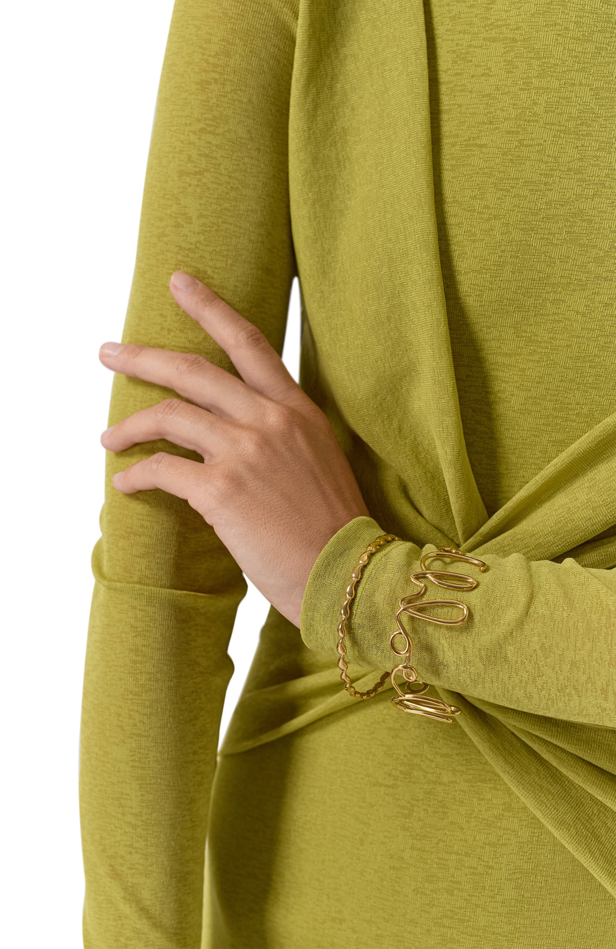 Комплект из двух браслетов CHLOÉ золотого цвета по цене 72200 руб., арт. CHC24WFB36CB79DCTU, фото 2 Комплект из двух браслетов CHLOÉ, арт. CHC24WFB36CB79DCTU, фото 2