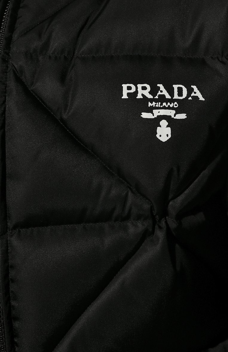 Женский пуховик PRADA черного цвета, арт. 291952-1WQ8-F0002-212 | Фото 5 (Материал внешний: Синтетический материал; Рукава: Длинные; Длина (верхняя одежда): Короткие; Материал утеплителя: Пух и перо; Кросс-КТ: Пуховик; Стили: Спорт-шик; Региональные ограничения белый список (Axapta Mercury): Не проставлено)
