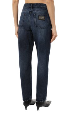 Женские джинсы DOLCE & GABBANA синего цвета, арт. FTAIAD/G8KR4 | Фото 4 (Длина (брюки, джинсы): Стандартные; Драгоценные камни: Проставлено; Материал сплава: Проставлено; Материал внешний: Хлопок, Деним; Кросс-КТ: Деним; Стили: Кэжуэл; Детали: Делаве; Силуэт Ж (брюки и джинсы): Бойфренды)