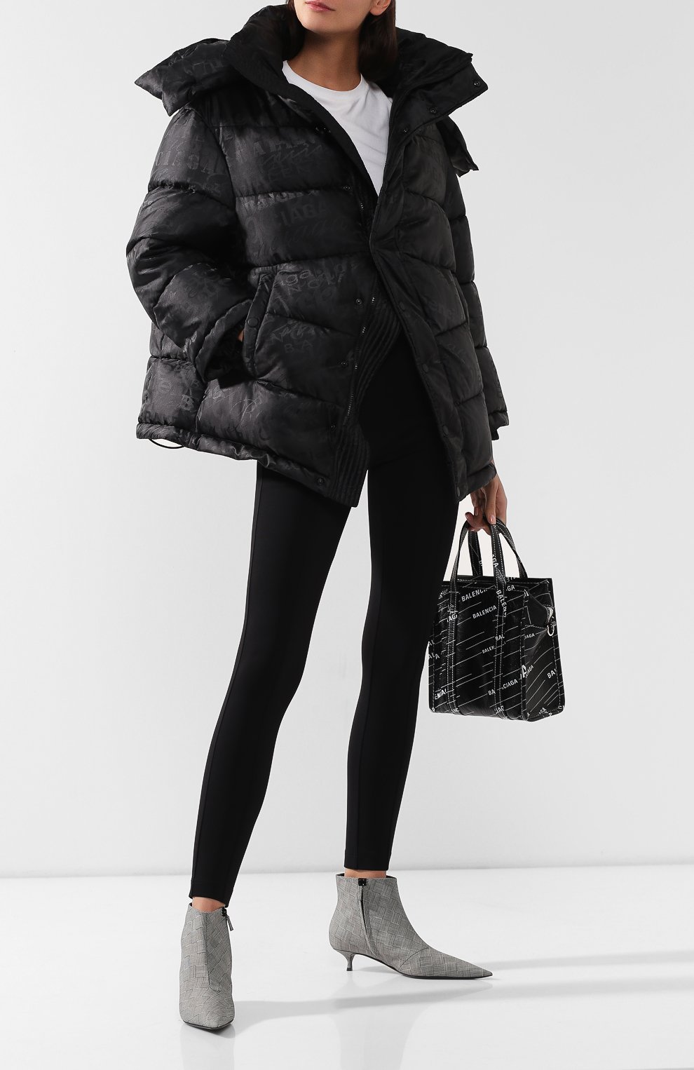 Пуховик BALENCIAGA черного цвета по цене 151000 руб., арт. 555346/TF006, фото 2 Пуховик BALENCIAGA, арт. 555346/TF006, фото 2