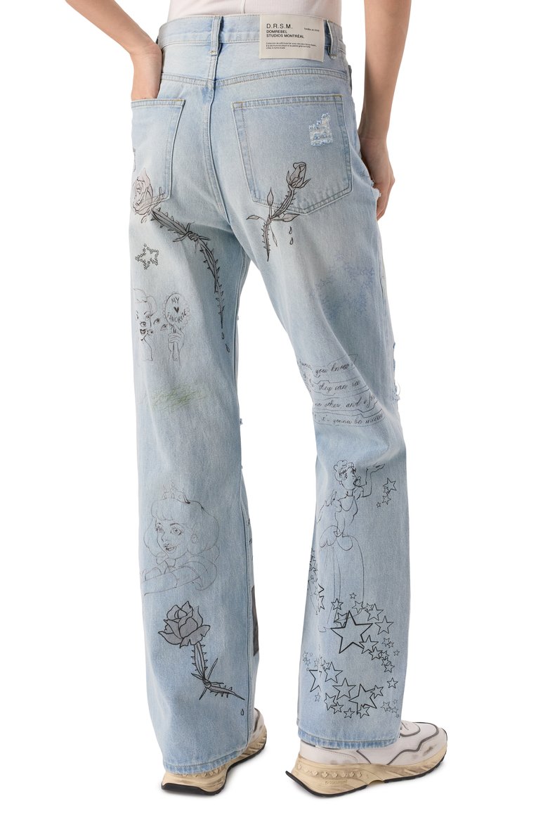 Женские джинсы DOMREBEL голубого цвета, арт. DIVA B00TCUT JEANS | Фото 4 (Длина (брюки, джинсы): Удлиненные; Материал внешний: Хлопок, Деним; Стили: Гранж; Силуэт Ж (брюки и джинсы): Прямые; Кросс-КТ: Деним; Детали: Принт, Потертости)