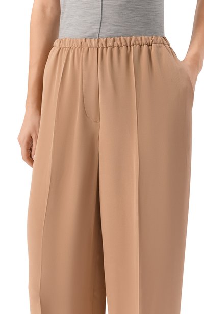 Шелковые брюки 12 STOREEZ бежевого цвета по цене 32000 руб., арт. 132597, фото 5 Шелковые брюки 12 STOREEZ, арт. 132597, фото 5