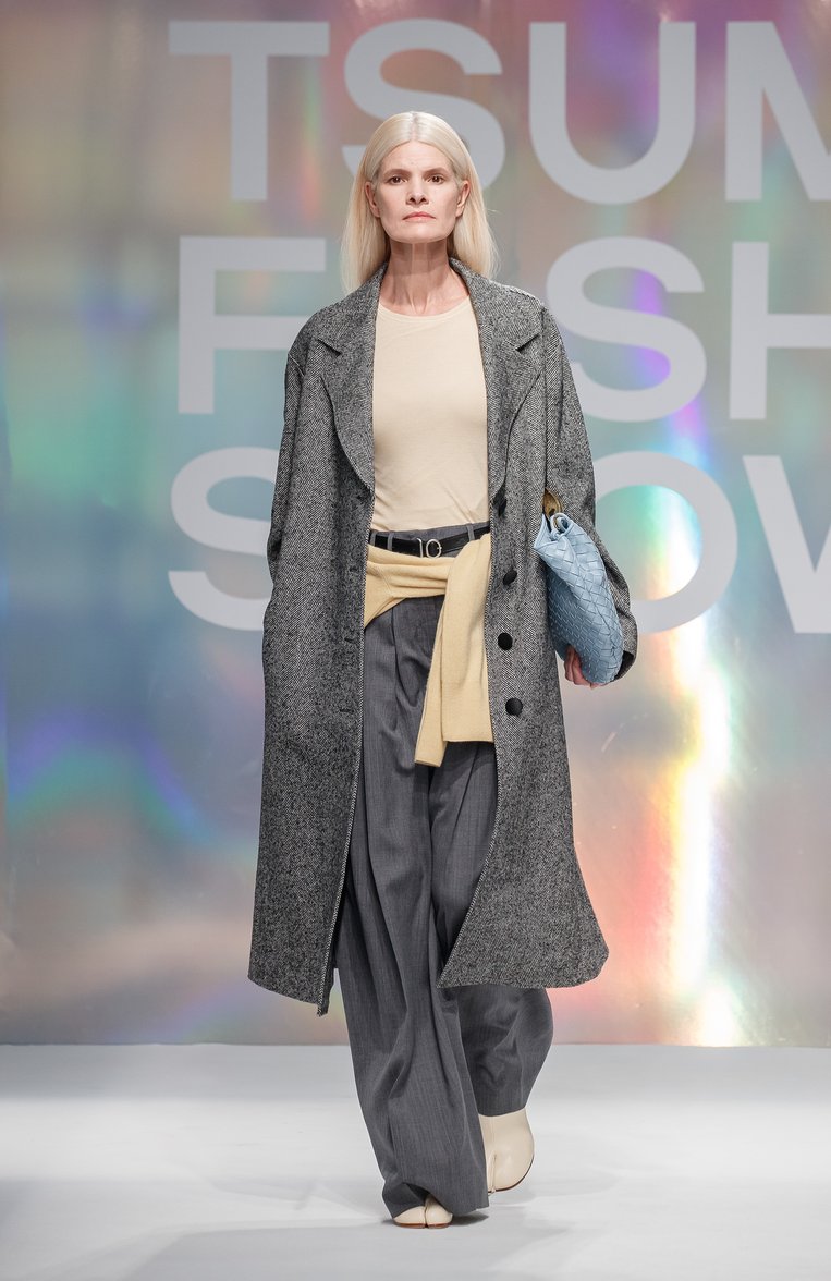 Женская сумка sardine medium BOTTEGA VENETA голубого цвета, арт. 754988-VCPP1 | Фото 9 (Размер: medium; Материал: Натуральная кожа; Автоматизация состава: Проставлено; Автоматизация ТО: Проставлено)