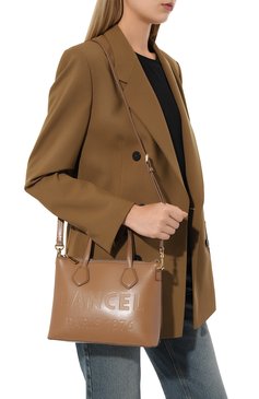 Женская сумка essential LANCEL бежевого цвета, арт. A12355 | Фото 2 (Сумки-технические: Сумки top-handle; Материал: Натуральная кожа; Материал сплава: Проставлено; Ремень/цепочка: На ремешке; Драгоценные камни: Проставлено; Размер: small)