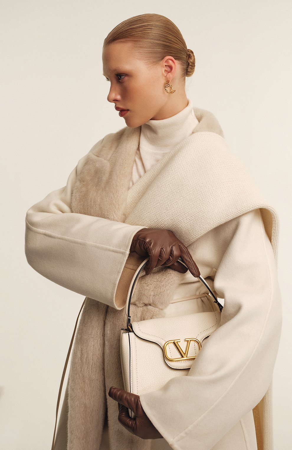 Сумка alltime VALENTINO кремового цвета по цене 357500 руб., арт. 5W2B0Q19/RZR, фото 8 Сумка alltime VALENTINO, арт. 5W2B0Q19/RZR, фото 8