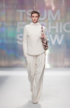 Женские шерстяные брюки NINA RICCI кремового цвета, арт. 25PCPA002/WV0322 | Фото 7 (Драгоценные камни: Проставлено; Материал сплава: Проставлено; Материал внешний: Шерсть; Длина (брюки, джинсы): Стандартные; Стили: Классический; Случай: Формальный; Силуэт Ж (брюки и джинсы): Широкие; Женское Кросс-КТ: Брюки-одежда; Кросс-КТ: костюм)