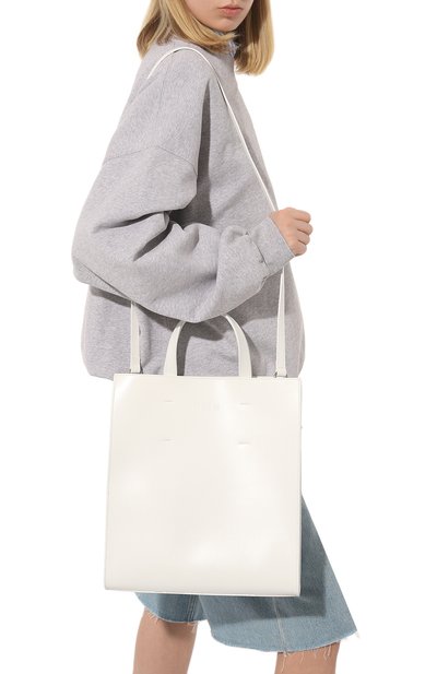Сумка-тоут embossed MSGM белого цвета по цене 37700 руб., арт. 3441MDZ71 822, фото 2 Сумка-тоут embossed MSGM, арт. 3441MDZ71 822, фото 2