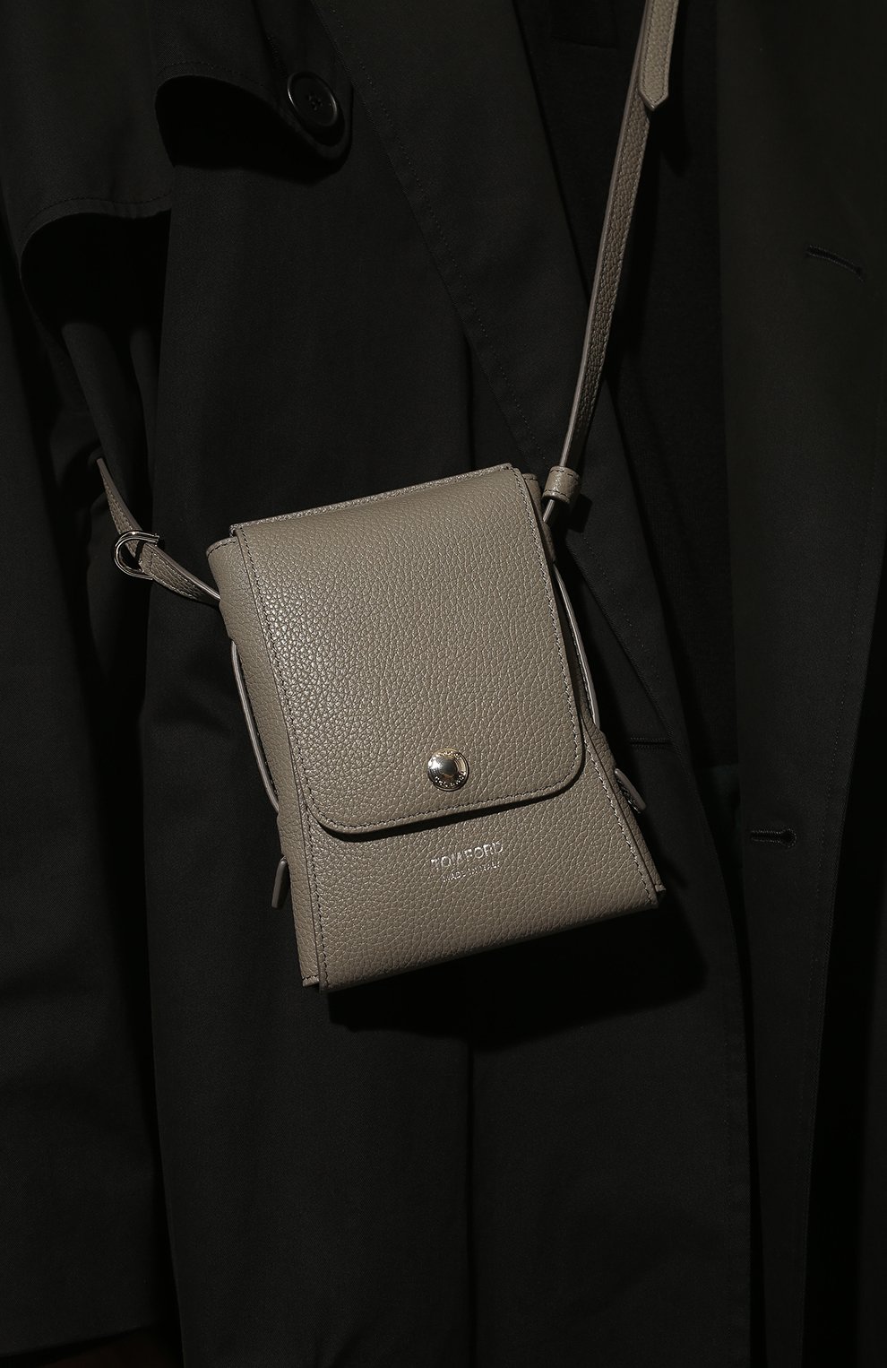 Кожаная сумка TOM FORD серого цвета по цене 95800 руб., арт. Y0347P-LCL158, фото 2 Кожаная сумка TOM FORD, арт. Y0347P-LCL158, фото 2