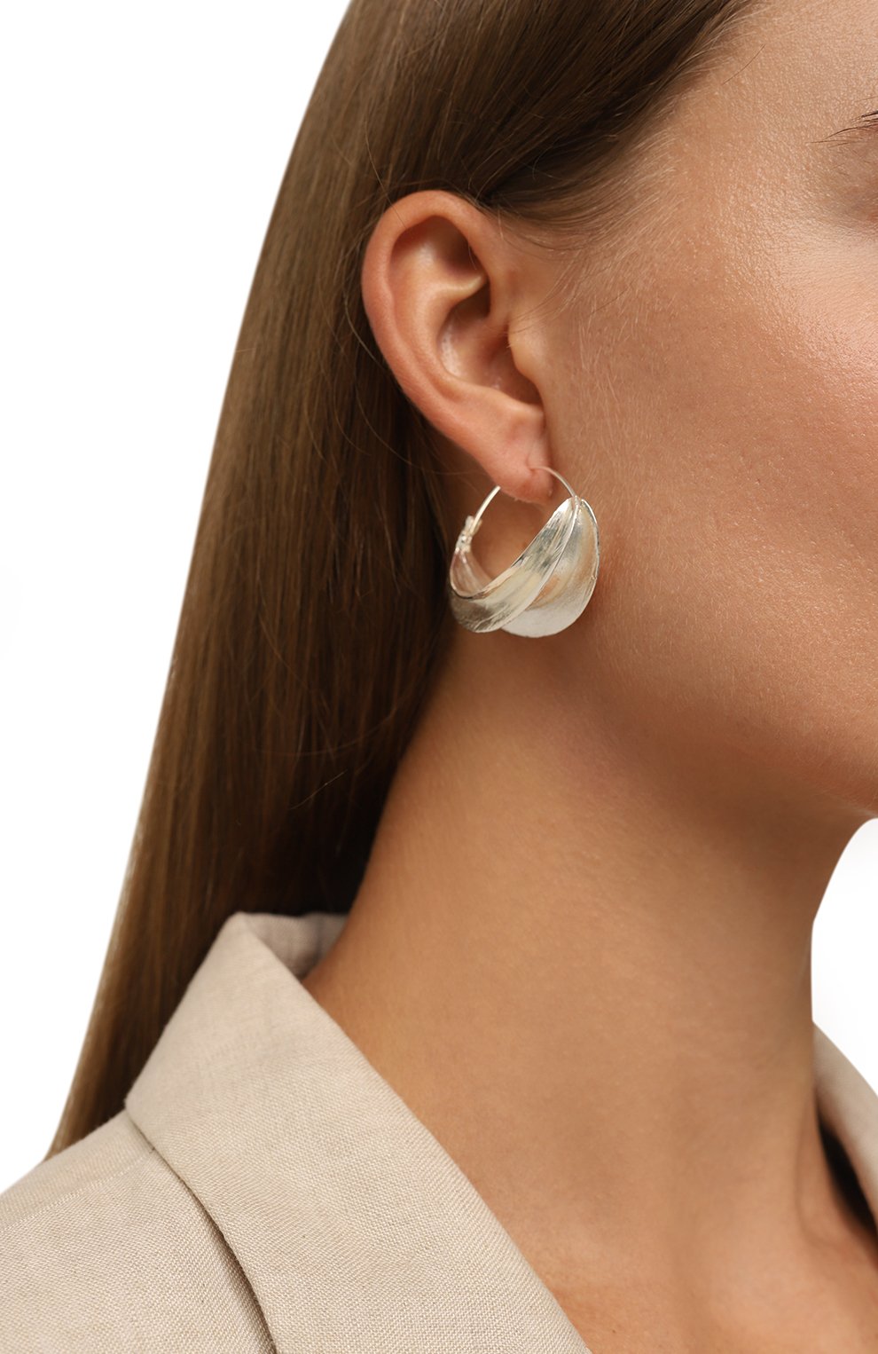 Серьги fulani SEVENWORLDS серебряного цвета по цене 24900 руб., арт. SW103/2, фото 2 Серьги fulani SEVENWORLDS, арт. SW103/2, фото 2