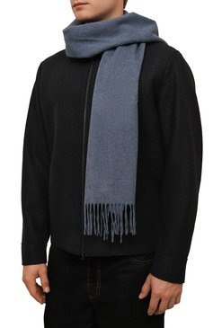 Мужской кашемировый шарф CORNELIANI голубого цвета, арт. 94B344-9429029 | Фото 2 (Нос: Не проставлено; Материал: Кашемир, Текстиль, Шерсть; Материал сплава: Проставлено; Мужское Кросс-КТ: Шарфы - с бахромой; Кросс-КТ: кашемир)