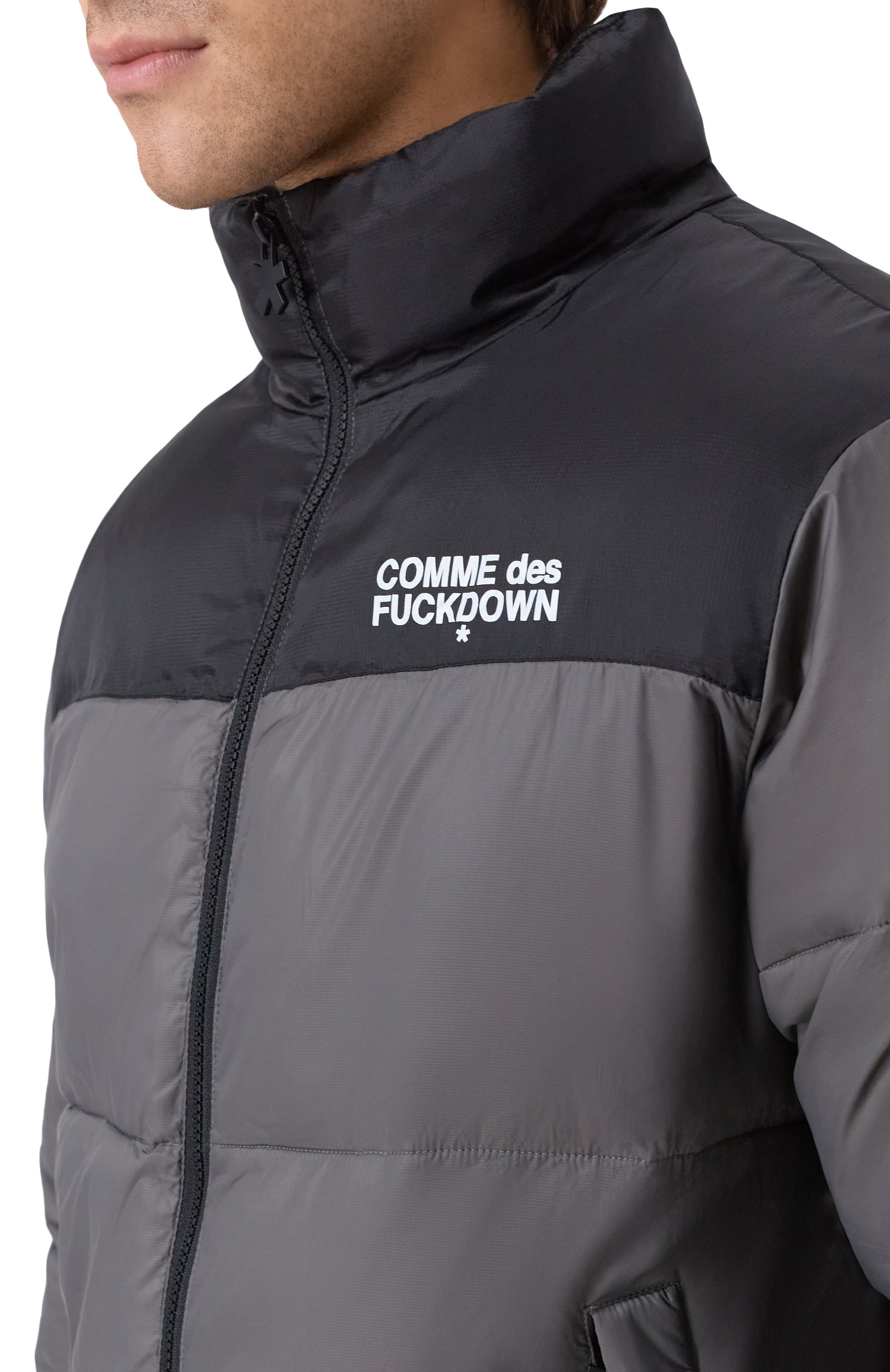 Пуховик COMME DES FUCKDOWN серого цвета по цене 32900 руб., арт. CFABM01704, фото 5 Пуховик COMME DES FUCKDOWN, арт. CFABM01704, фото 5