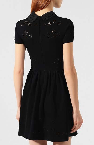 Платье из вискозы VALENTINO черного цвета по цене 229000 руб., арт. RB3KDA07LWG, фото 4 Платье из вискозы VALENTINO, арт. RB3KDA07LWG, фото 4