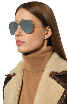 Женские солнцезащитные очки RAY-BAN голубого цвета, арт. R0101S-003/30 | Фото 2 (Региональные ограничения белый список (Axapta Mercury): Не проставлено; Нос: Не проставлено; Кросс-КТ: С/з-унисекс; Материал: Металл; Тип очков: С/з; Очки форма: Авиаторы; Оптика Гендер: оптика-унисекс)