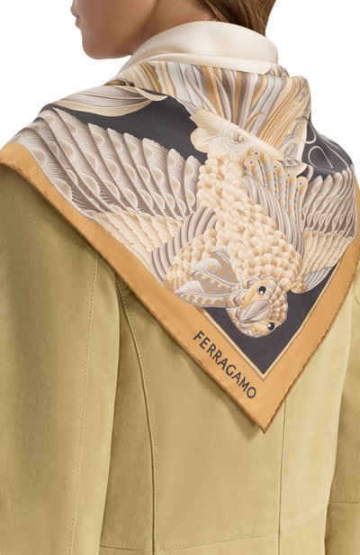 Шелковый платок FERRAGAMO бежевого цвета по цене 73900 руб., арт. 310243/795118, фото 2 Шелковый платок FERRAGAMO, арт. 310243/795118, фото 2