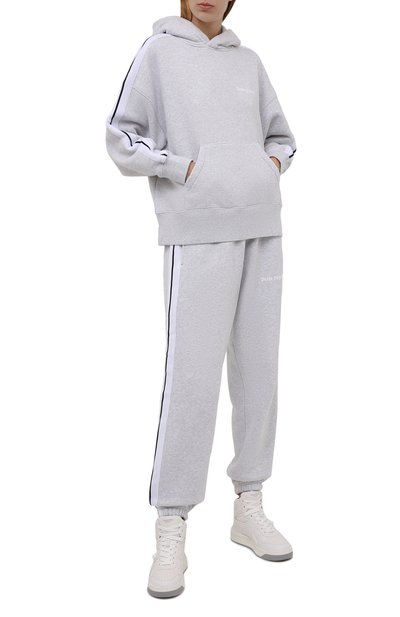 Хлопковые джоггеры PALM ANGELS светло-серого цвета по цене 52350 руб., арт. PWCH006F21FLE0010801, фото 2 Хлопковые джоггеры PALM ANGELS, арт. PWCH006F21FLE0010801, фото 2