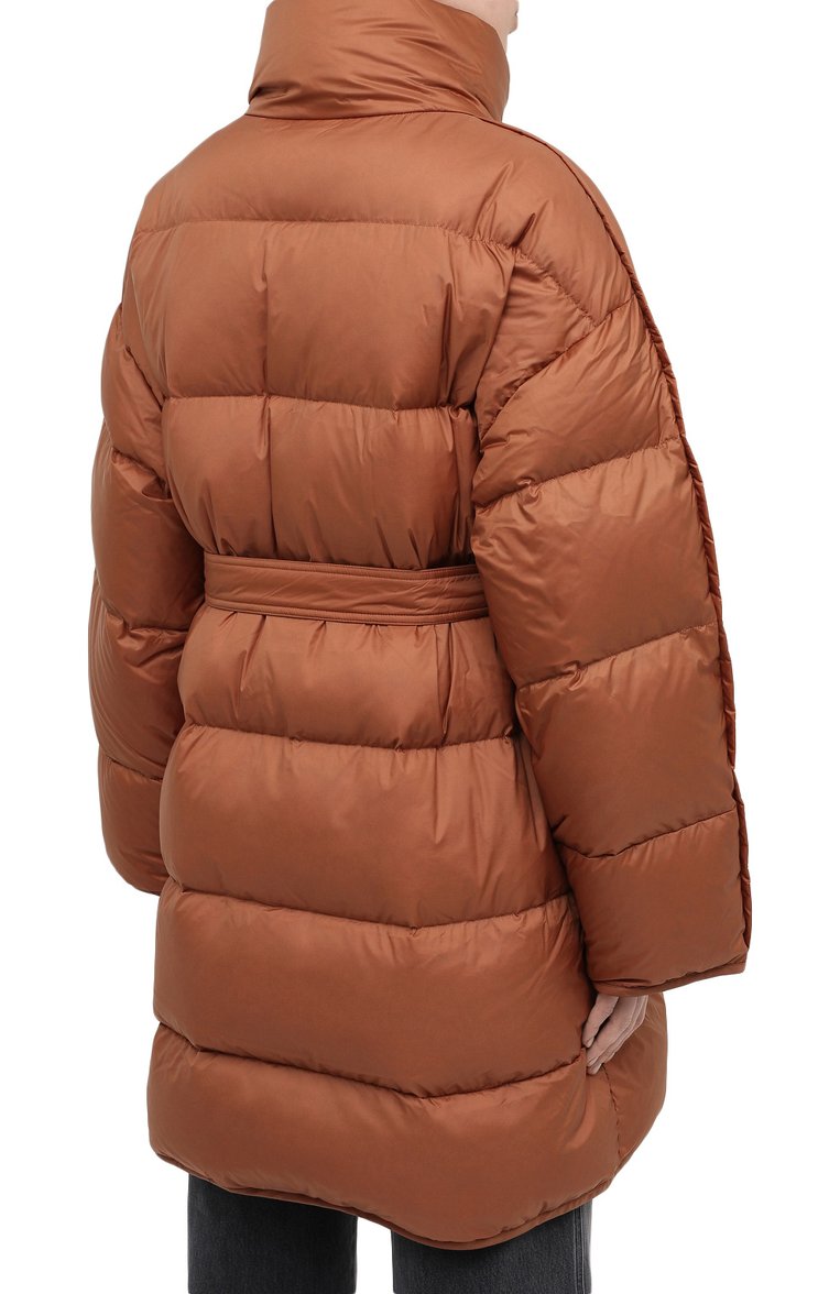 Женский пуховик ACNE STUDIOS коричневого цвета, арт. A90306 | Фото 4 (Материал подклада: Синтетический материал; Рукава: Длинные; Материал внешний: Синтетический материал; Стили: Кэжуэл; Кросс-КТ: Пуховик; Материал утеплителя: Пух и перо; Длина (верхняя одежда): До середины бедра)