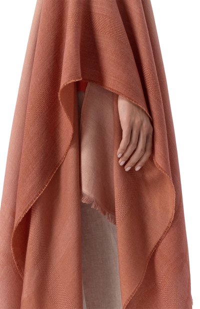 Накидка из шерсти и кашемира AGNONA розового цвета по цене 215000 руб., арт. AM0903/H1070, фото 5 Накидка из шерсти и кашемира AGNONA, арт. AM0903/H1070, фото 5
