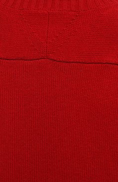 Женский кашемировый свитер VALENTINO красного цвета, арт. VB3KCB80652 | Фото 5 (Женское Кросс-КТ: Свитер-одежда; Материал внешний: Шерсть, Кашемир; Рукава: Длинные; Длина (для топов): Стандартные; Региональные ограничения белый список (Axapta Mercury): RU; Материал сплава: Проставлено; Стили: Классический; Драгоценные камни: Проставлено)