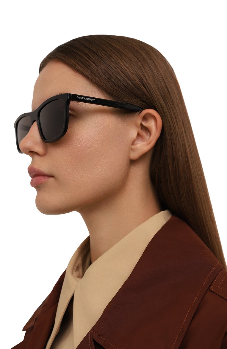 Женские солнцезащитные очки SAINT LAURENT коричневого цвета, арт. SL 662 004 | Фото 2 (Региональные ограничения белый список (Axapta Mercury): Не проставлено; Нос: Не проставлено; Тип очков: С/з; Материал: Пластик; Кросс-КТ: С/з-унисекс; Очки форма: Прямоугольные; Оптика Гендер: оптика-унисекс)