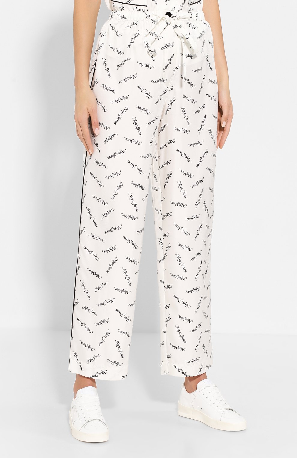 Шелковые брюки MARC JACOBS (THE) молочного цвета по цене 52750 руб., арт. M4007919, фото 3 Шелковые брюки MARC JACOBS (THE), арт. M4007919, фото 3