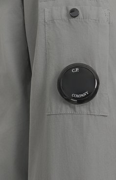 Мужская хлопковая рубашка C.P. COMPANY темно-серого цвета, арт. 18CMSH140A110143G | Фото 6 (Рукава: Длинные; Драгоценные камни: Проставлено; Материал внешний: Хлопок; Длина (для топов): Стандартные; Материал сплава: Проставлено; Воротник: Кент; Принт: Однотонные; Манжеты: На пуговицах; Случай: Повседневный; Стили: Кэжуэл)