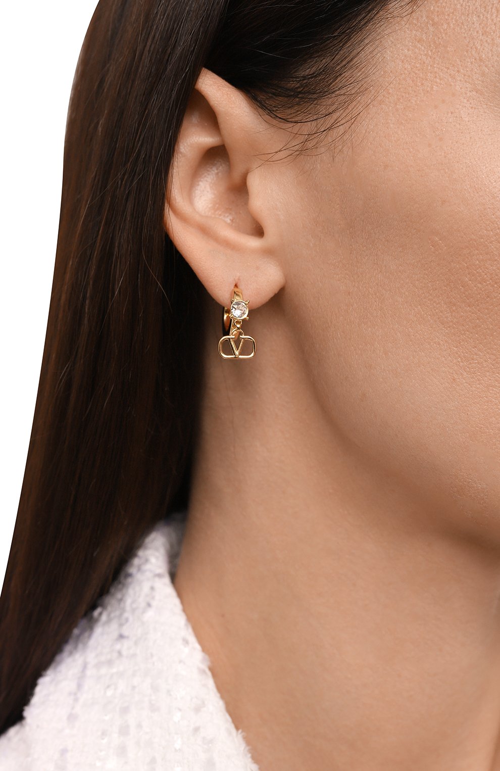 Серьги VALENTINO золотого цвета по цене 42050 руб., арт. 3W2J0T53/YCW, фото 2 Серьги VALENTINO, арт. 3W2J0T53/YCW, фото 2