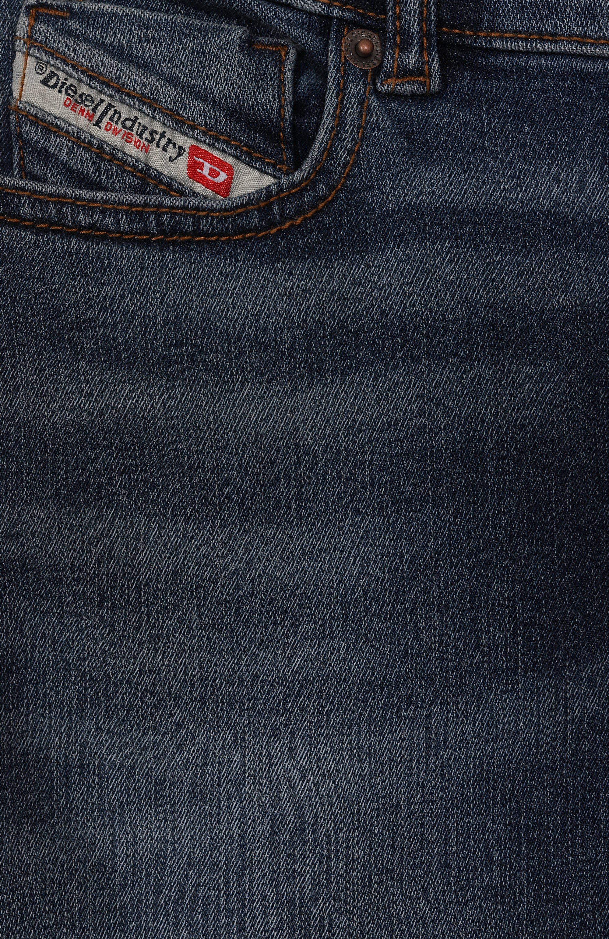 Джинсы DIESEL темно-синего цвета по цене 8470 руб., арт. J00818/KXBRA, фото 3 Джинсы DIESEL, арт. J00818/KXBRA, фото 3