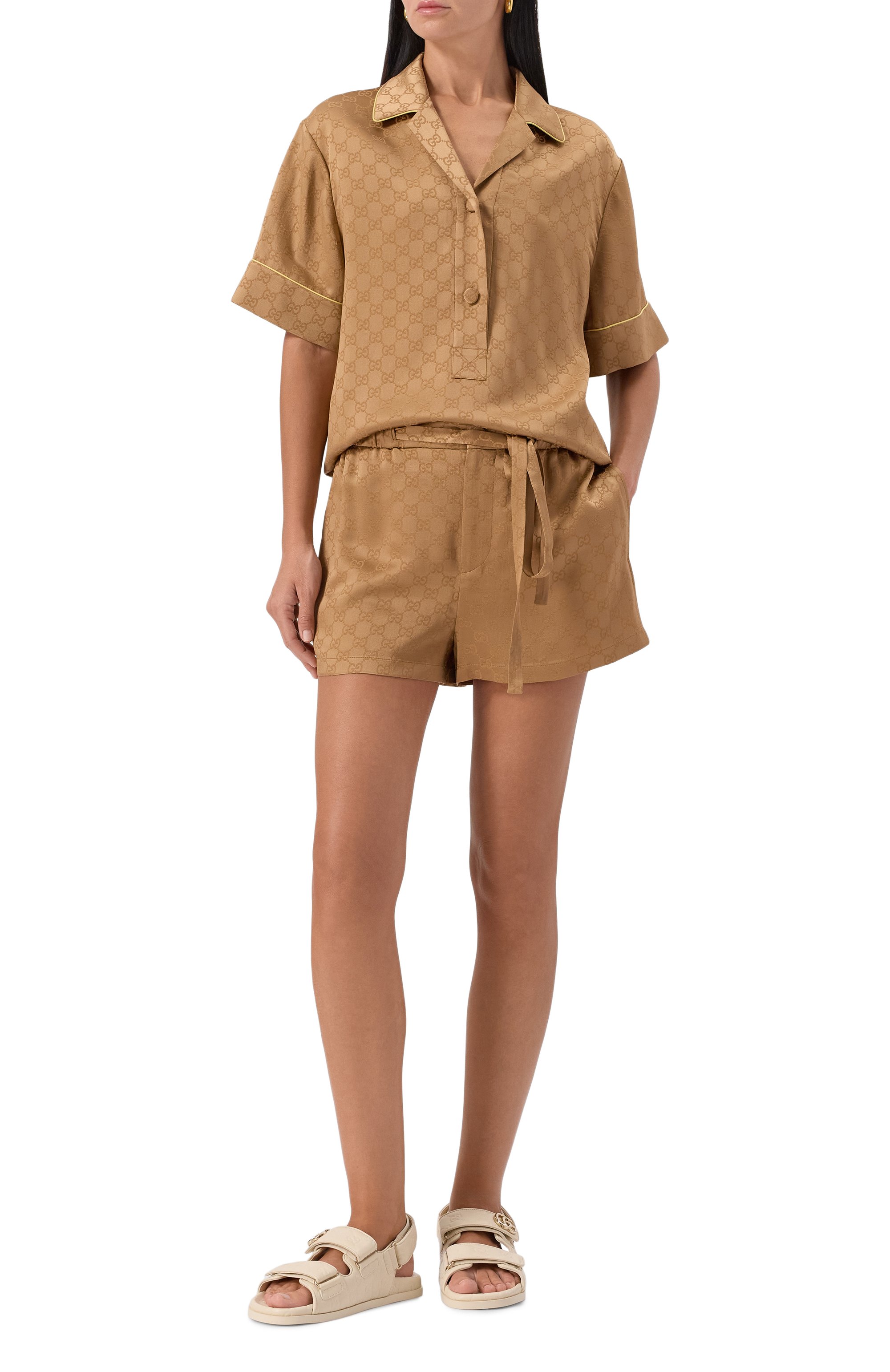 Шорты GUCCI бежевого цвета по цене 212000 руб., арт. 814743/ZAQKJ, фото 2 Шорты GUCCI, арт. 814743/ZAQKJ, фото 2