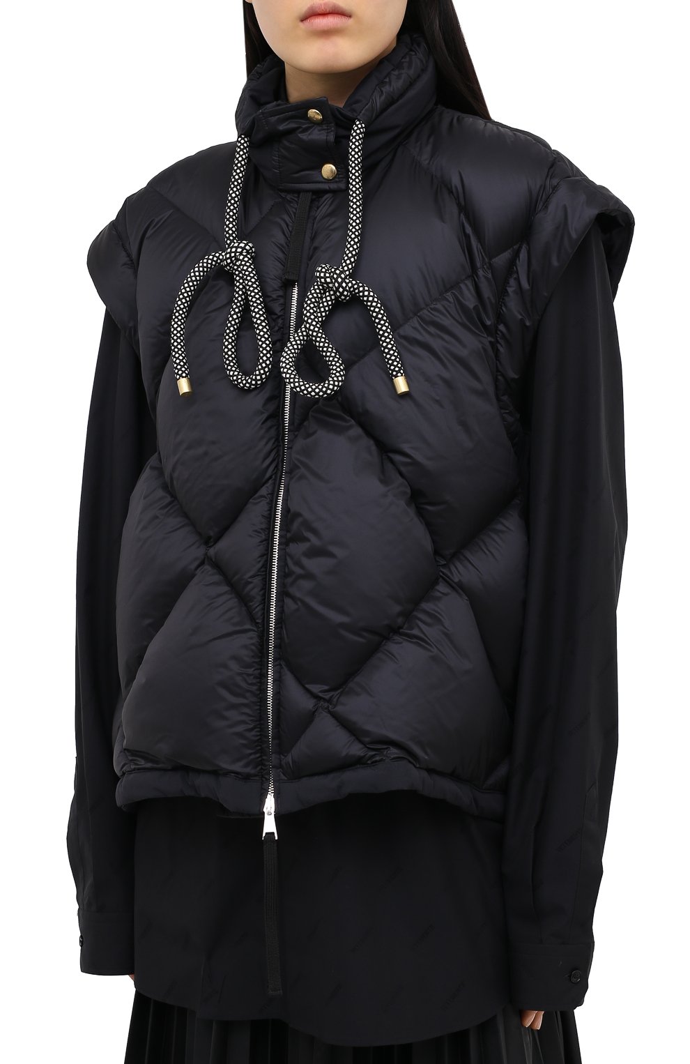Пуховик MONCLER черного цвета по цене 138500 руб., арт. F2-094-1A506-00-C0614, фото 7 Пуховик MONCLER, арт. F2-094-1A506-00-C0614, фото 7