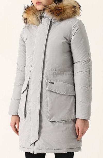 Пуховая парка с меховой отделкой капюшона WOOLRICH серого цвета по цене 89950 руб., арт. WWCPS2481/SM20, фото 3 Пуховая парка с меховой отделкой капюшона WOOLRICH, арт. WWCPS2481/SM20, фото 3