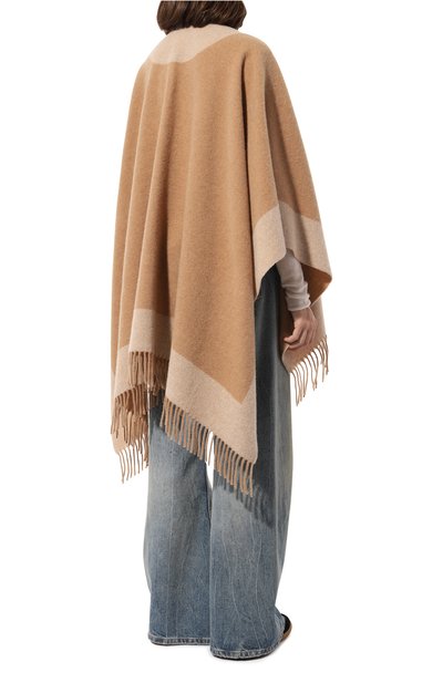 Шерстяная накидка WOOLRICH бежевого цвета по цене 32000 руб., арт. CFWWAC0169FRUT3557, фото 4 Шерстяная накидка WOOLRICH, арт. CFWWAC0169FRUT3557, фото 4