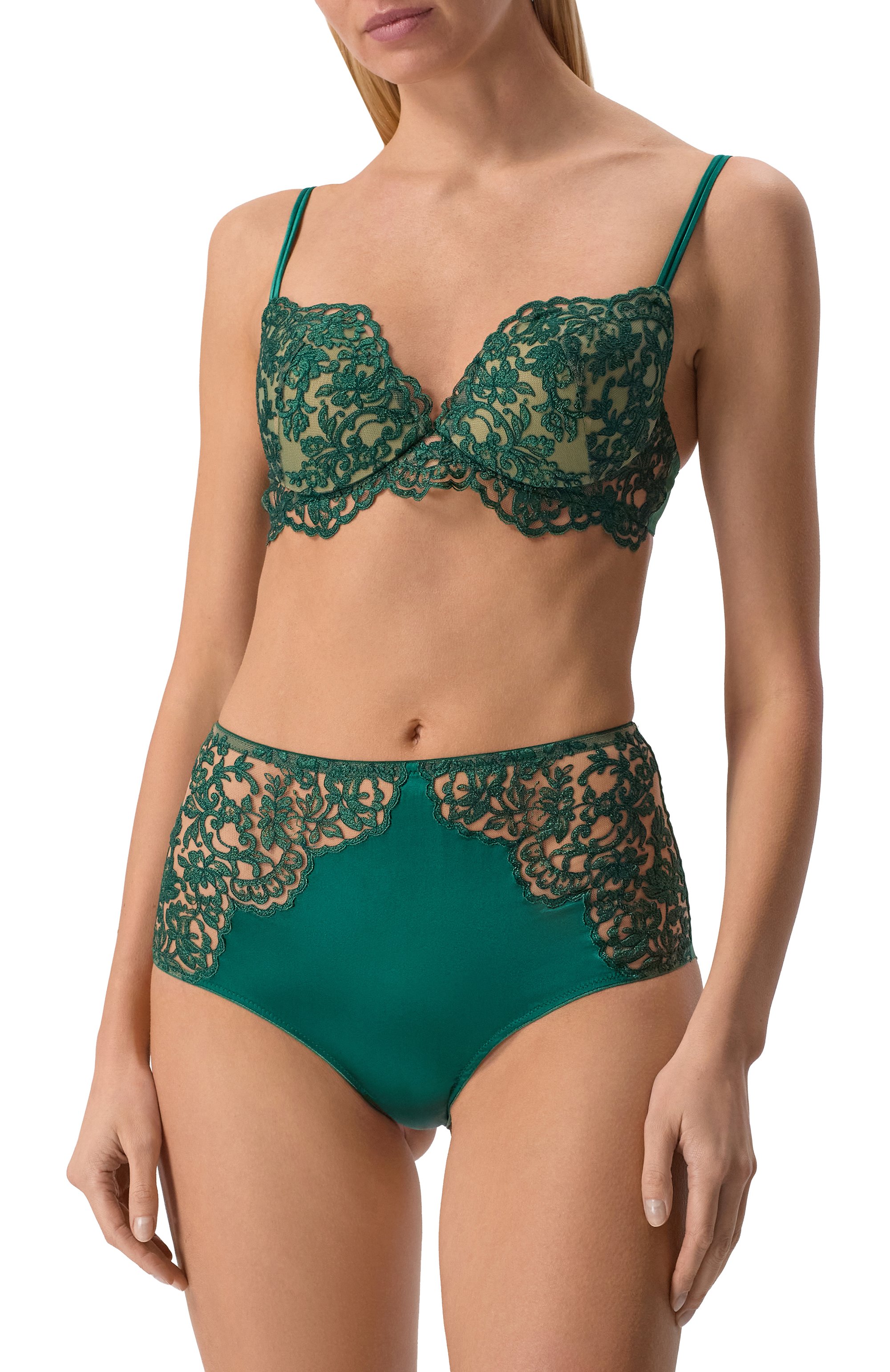 Трусы с завышенной талией I.D. SARRIERI зеленого цвета по цене 33500 руб., арт. J53452, фото 2 Трусы с завышенной талией I.D. SARRIERI, арт. J53452, фото 2