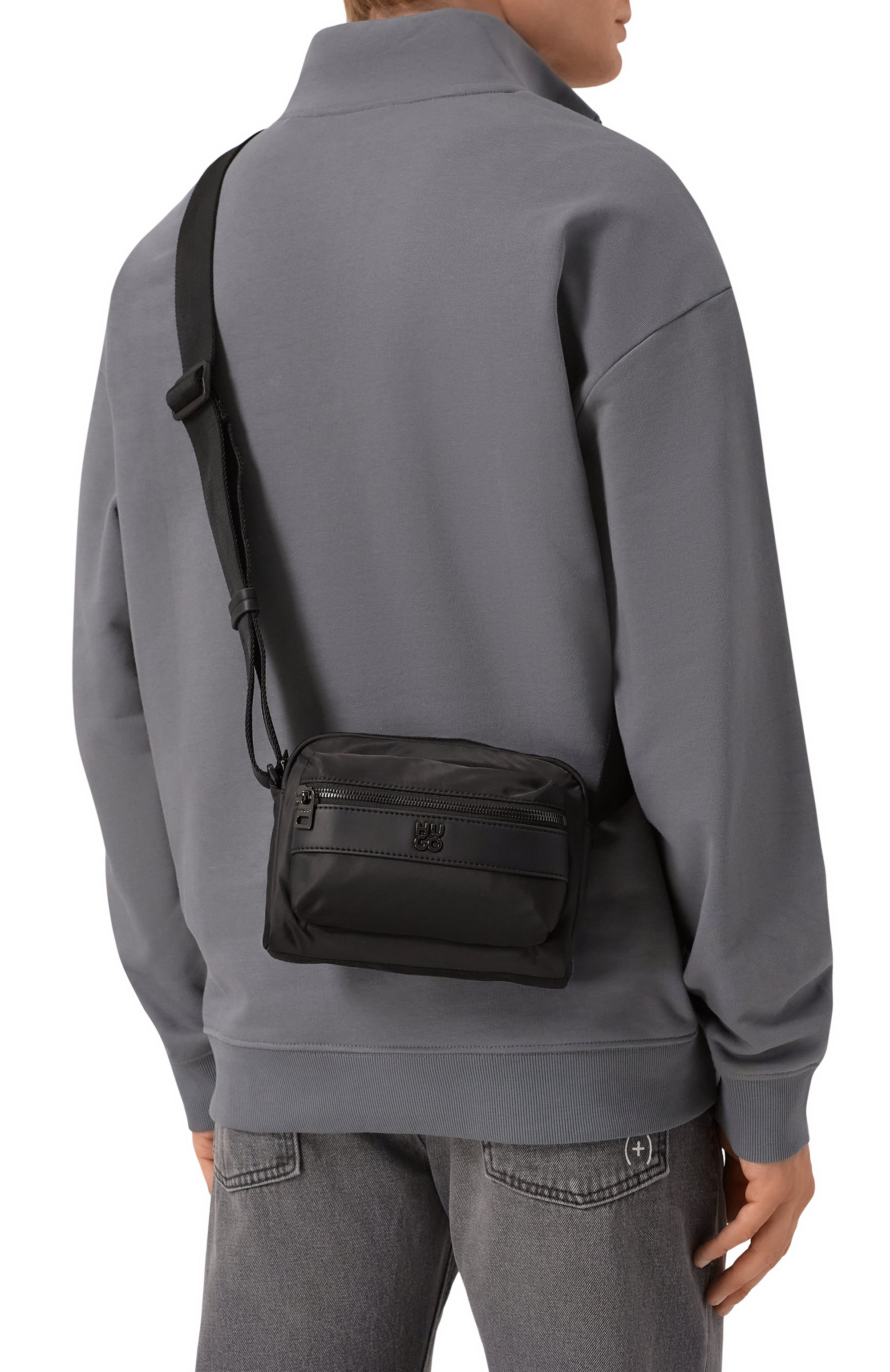 Сумка quantic HUGO черного цвета по цене 17950 руб., арт. 50547390, фото 2 Сумка quantic HUGO, арт. 50547390, фото 2