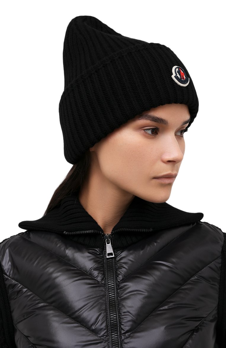 Женская шапка из шерсти и кашемира MONCLER черного цвета, арт. G2-093-3B000-03-M1127 | Фото 2 (Материал: Текстиль, Кашемир, Шерсть; Материал сплава: Проставлено; Нос: Не проставлено)