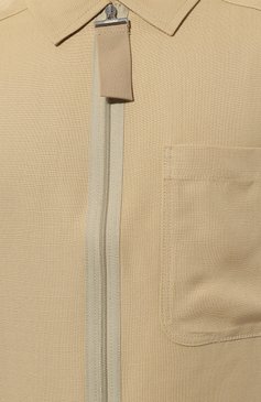 Мужская куртка из вискозы JACQUEMUS бежевого цвета, арт. 23H/236BL013-1359 | Фото 5 (Рукава: Длинные; Материал сплава: Проставлено; Материал внешний: Вискоза; Драгоценные камни: Проставлено; Длина (верхняя одежда): Короткие; Кросс-КТ: Ветровка; Материал подклада: Хлопок; Стили: Кэжуэл)