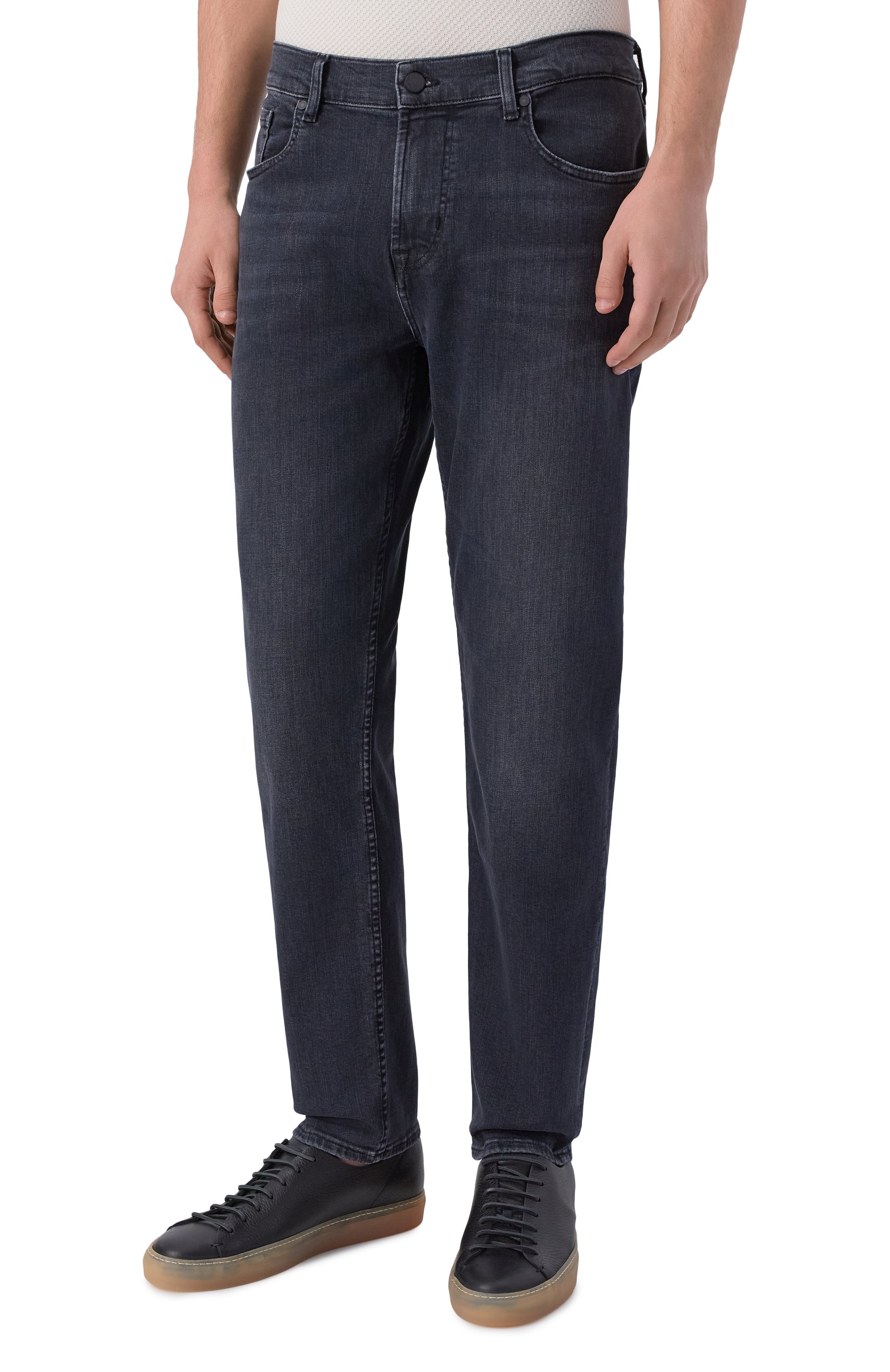 Джинсы slimmy tapered 7 FOR ALL MANKIND черного цвета по цене 29150 руб., арт. 7TB00C34-3LG, фото 3 Джинсы slimmy tapered 7 FOR ALL MANKIND, арт. 7TB00C34-3LG, фото 3