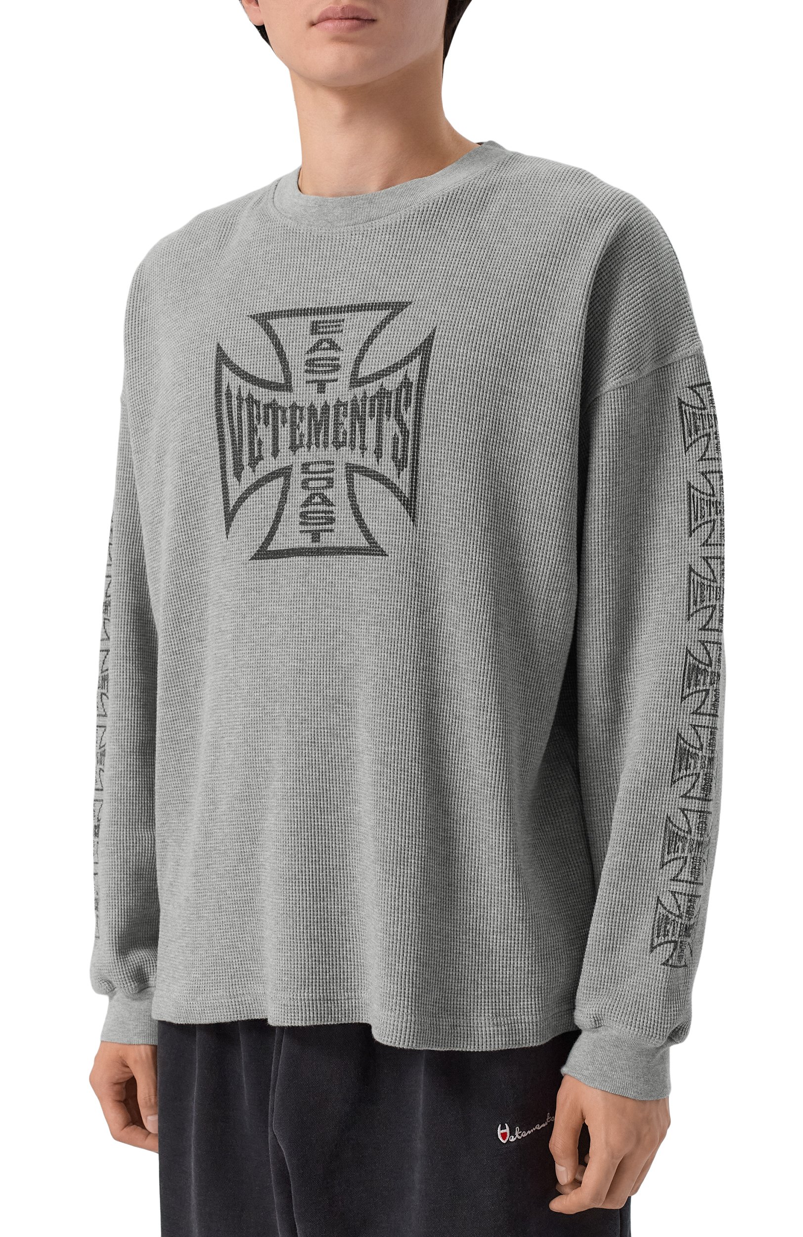 Хлопковый лонгслив VETEMENTS серого цвета по цене 109500 руб., арт. MH27LS264G, фото 4 Хлопковый лонгслив VETEMENTS, арт. MH27LS264G, фото 4